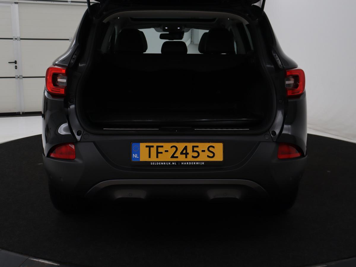 Renault Kadjar Renault Kadjar 1.2 TCe Bose | Panoramadak | Bluetooth | Cruise control | Climate control | Stoelverwarming | Bose Audio | Achteruitrij camera | Parkeersensoren | Navigatie