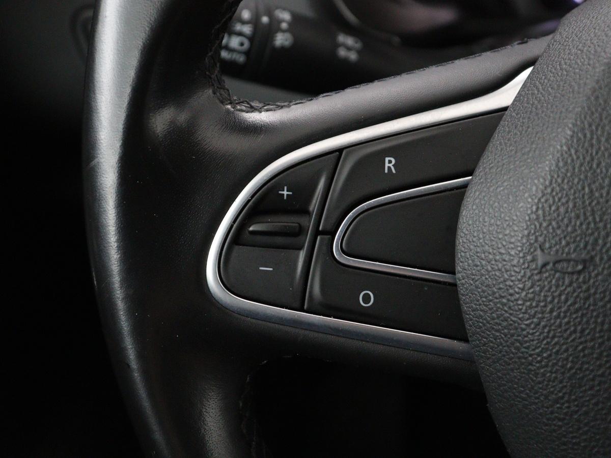Renault Kadjar Renault Kadjar 1.2 TCe Bose | Panoramadak | Bluetooth | Cruise control | Climate control | Stoelverwarming | Bose Audio | Achteruitrij camera | Parkeersensoren | Navigatie