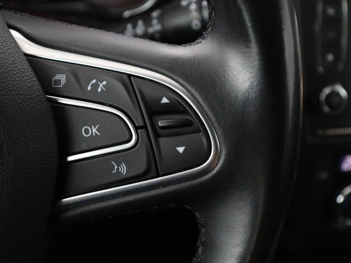 Renault Kadjar Renault Kadjar 1.2 TCe Bose | Panoramadak | Bluetooth | Cruise control | Climate control | Stoelverwarming | Bose Audio | Achteruitrij camera | Parkeersensoren | Navigatie