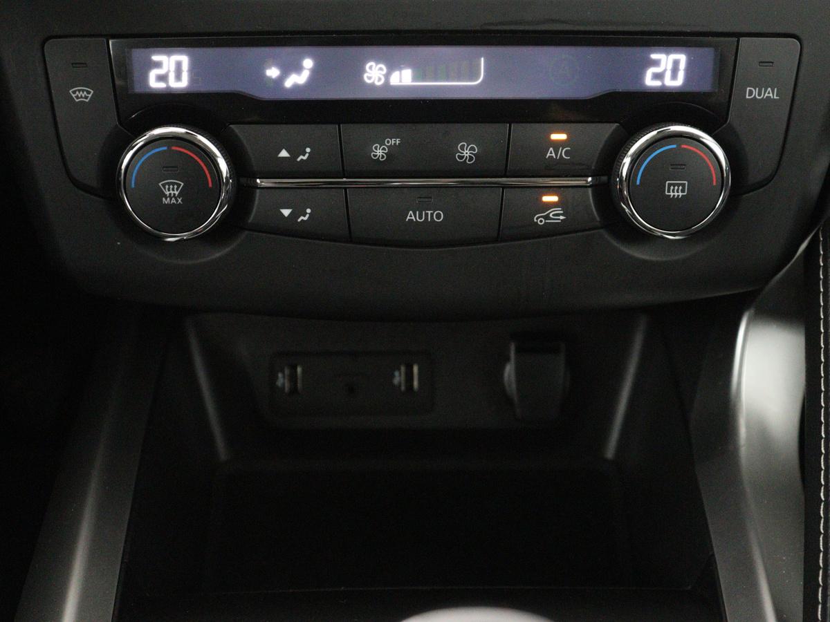 Renault Kadjar Renault Kadjar 1.2 TCe Bose | Panoramadak | Bluetooth | Cruise control | Climate control | Stoelverwarming | Bose Audio | Achteruitrij camera | Parkeersensoren | Navigatie