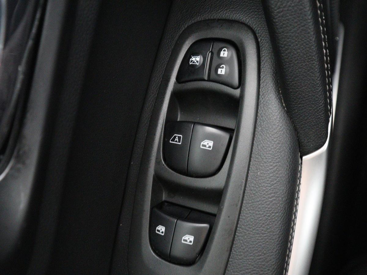 Renault Kadjar Renault Kadjar 1.2 TCe Bose | Panoramadak | Bluetooth | Cruise control | Climate control | Stoelverwarming | Bose Audio | Achteruitrij camera | Parkeersensoren | Navigatie