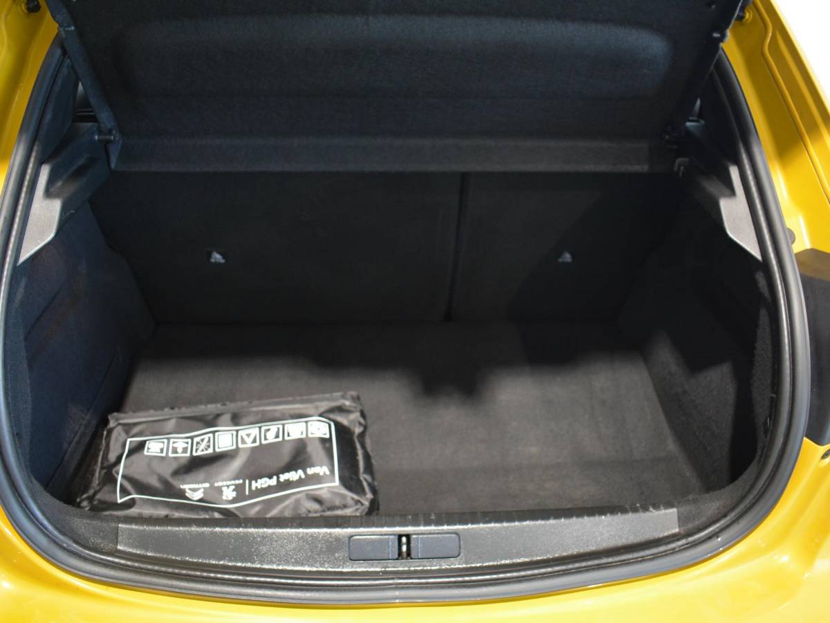 Peugeot 208 Peugeot 208 1.2 PureTech Allure Pack | 100pk | Navigatie | 3D i-Cockpit | Climate Control | Keyless Start & Entry |