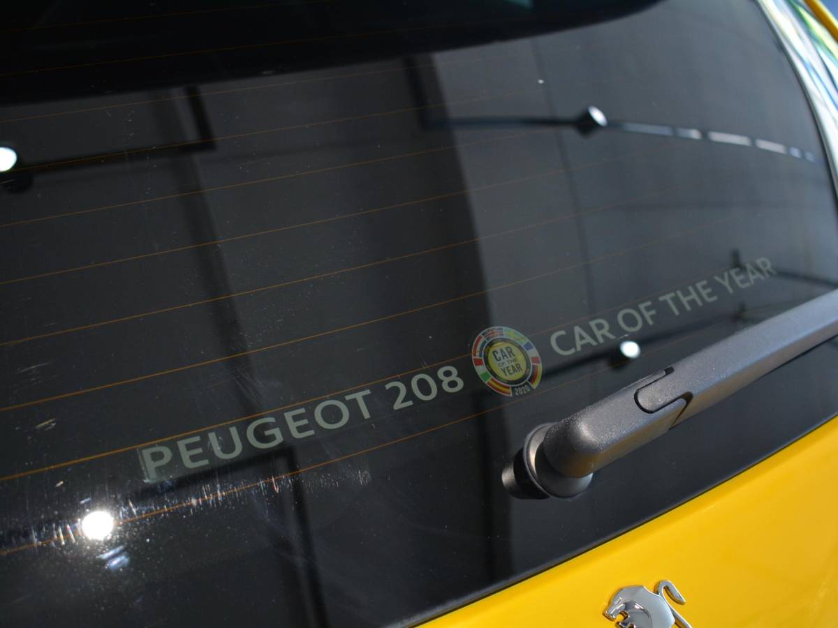 Peugeot 208 Peugeot 208 1.2 PureTech Allure Pack | 100pk | Navigatie | 3D i-Cockpit | Climate Control | Keyless Start & Entry |