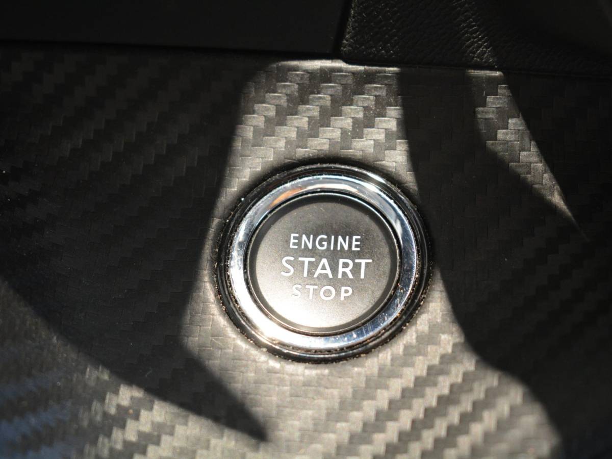 Peugeot 208 Peugeot 208 1.2 PureTech Allure Pack | 100pk | Navigatie | 3D i-Cockpit | Climate Control | Keyless Start & Entry |