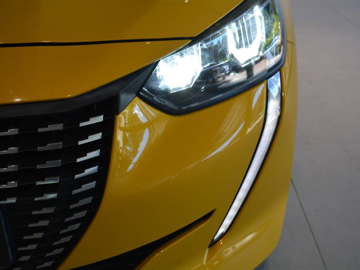 Peugeot 208 Peugeot 208 1.2 PureTech Allure Pack | 100pk | Navigatie | 3D i-Cockpit | Climate Control | Keyless Start & Entry |