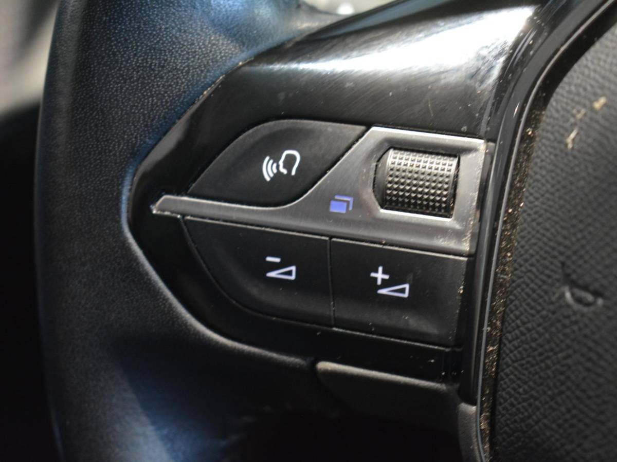 Peugeot 208 Peugeot 208 1.2 PureTech Allure Pack | 100pk | Navigatie | 3D i-Cockpit | Climate Control | Keyless Start & Entry |