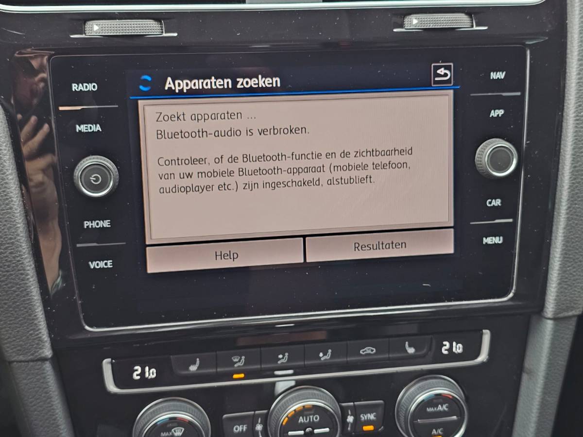 Volkswagen Golf Volkswagen Golf 1.5 TSI Highline Business R | Automaat | LED | Trekhaak | Navi | Stoelverwarming | All-seasons | PDC |