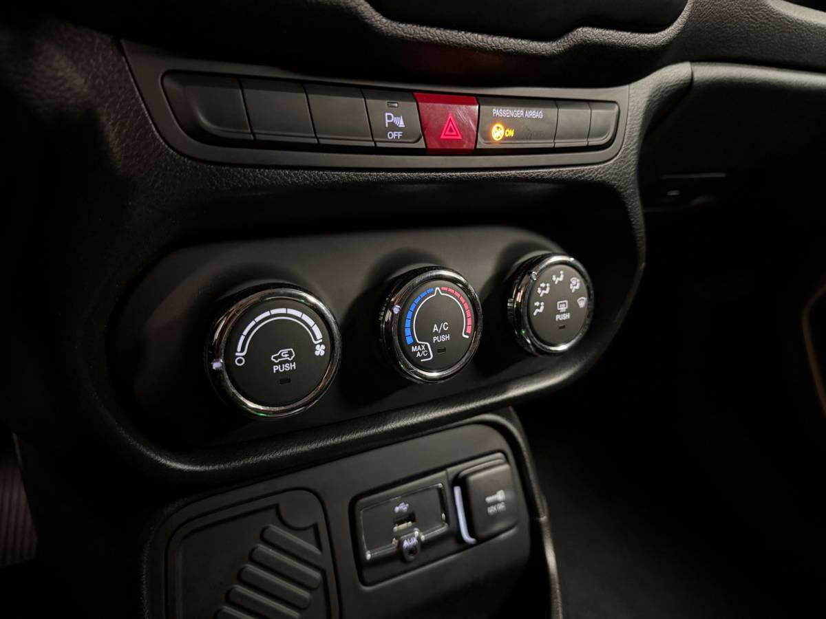 Jeep Renegade Jeep Renegade Van 1.4 MultiAir Longitude *Automaat* Distr.riem VV|All-seasons|Cruise|Navi|Airco|NAP