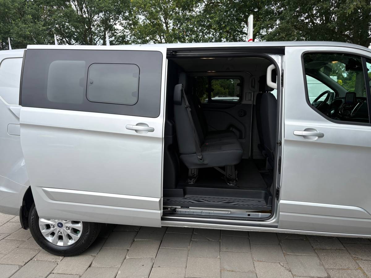 Ford Transit Custom Ford Transit Custom 300 2.0 TDCI L2H1 Limited DC|Nieuwe distributieriem! 170PK|adaptieve.cruise|airco|camera|apple carplay