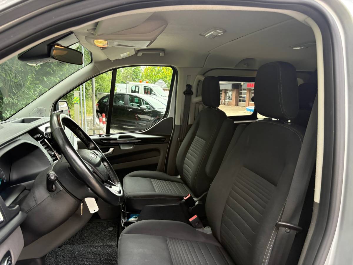 Ford Transit Custom Ford Transit Custom 300 2.0 TDCI L2H1 Limited DC|Nieuwe distributieriem! 170PK|adaptieve.cruise|airco|camera|apple carplay