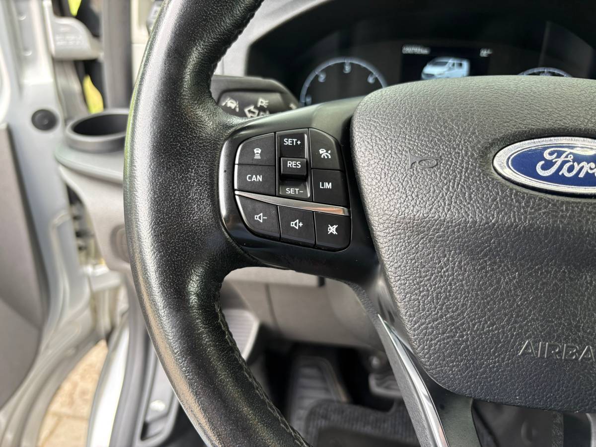 Ford Transit Custom Ford Transit Custom 300 2.0 TDCI L2H1 Limited DC|Nieuwe distributieriem! 170PK|adaptieve.cruise|airco|camera|apple carplay