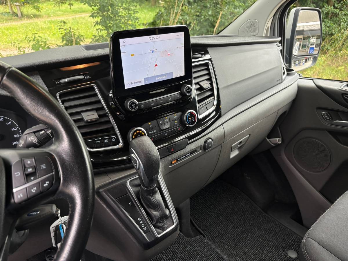 Ford Transit Custom Ford Transit Custom 300 2.0 TDCI L2H1 Limited DC|Nieuwe distributieriem! 170PK|adaptieve.cruise|airco|camera|apple carplay