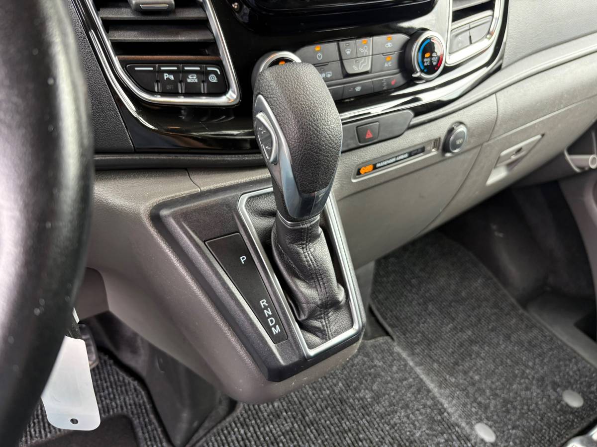 Ford Transit Custom Ford Transit Custom 300 2.0 TDCI L2H1 Limited DC|Nieuwe distributieriem! 170PK|adaptieve.cruise|airco|camera|apple carplay