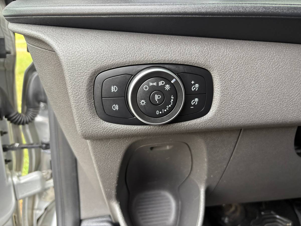 Ford Transit Custom Ford Transit Custom 300 2.0 TDCI L2H1 Limited DC|Nieuwe distributieriem! 170PK|adaptieve.cruise|airco|camera|apple carplay