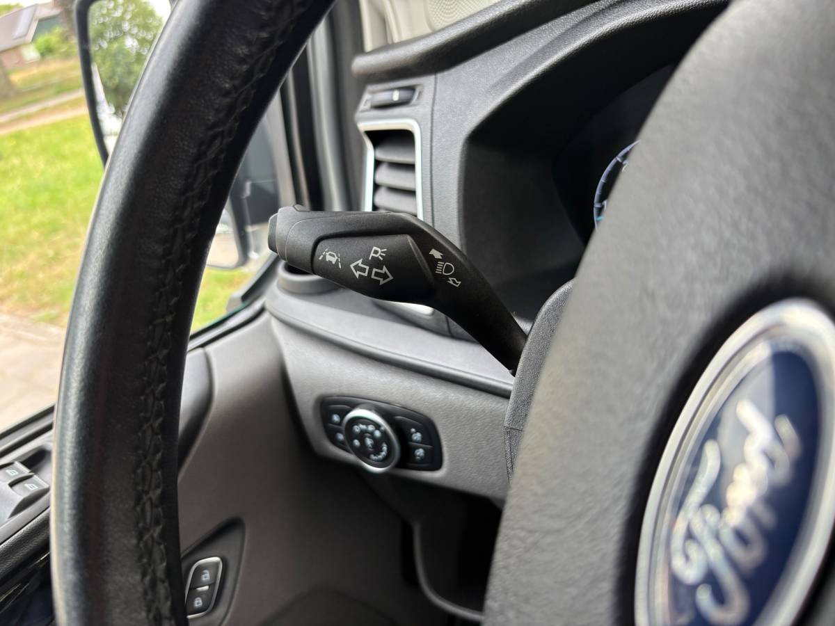 Ford Transit Custom Ford Transit Custom 300 2.0 TDCI L2H1 Limited DC|Nieuwe distributieriem! 170PK|adaptieve.cruise|airco|camera|apple carplay