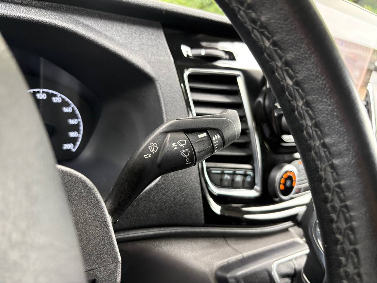 Ford Transit Custom Ford Transit Custom 300 2.0 TDCI L2H1 Limited DC|Nieuwe distributieriem! 170PK|adaptieve.cruise|airco|camera|apple carplay
