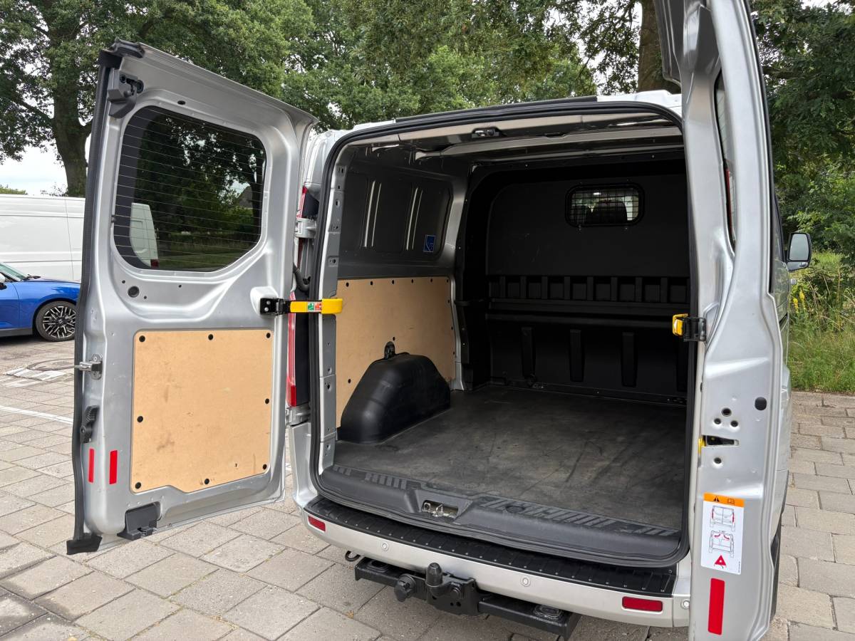 Ford Transit Custom Ford Transit Custom 300 2.0 TDCI L2H1 Limited DC|Nieuwe distributieriem! 170PK|adaptieve.cruise|airco|camera|apple carplay