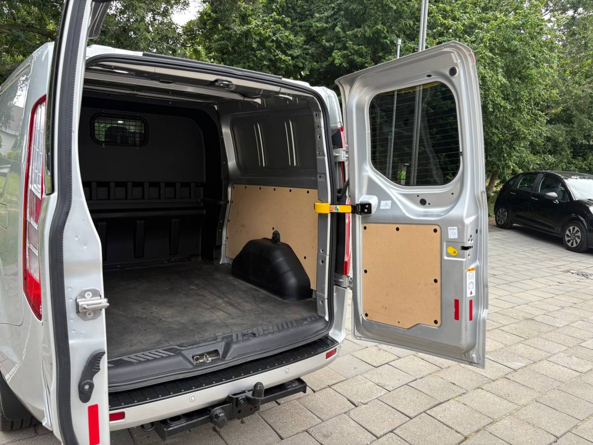 Ford Transit Custom Ford Transit Custom 300 2.0 TDCI L2H1 Limited DC|Nieuwe distributieriem! 170PK|adaptieve.cruise|airco|camera|apple carplay