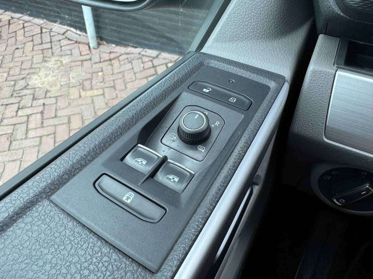 Volkswagen Transporter Volkswagen Transporter 2.0 TDI L2H1 30 DC Bulli **CAMERA + CRUISE + 2x SCHUIFDEUR + STOELVERW**