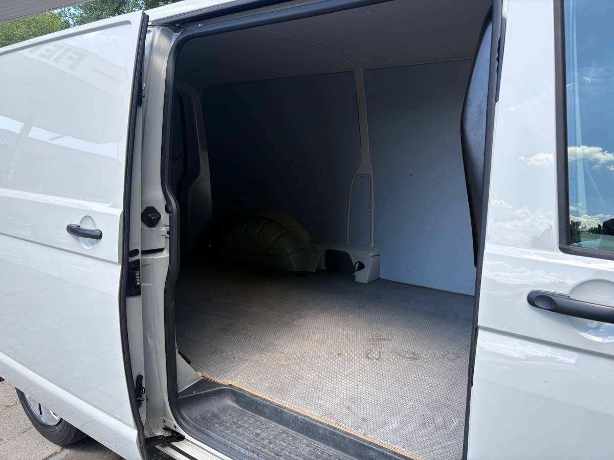 Volkswagen Transporter Volkswagen TRANSPORTER 2.0 TDI L2H1 150PK!|DSG Automaat|cruise control|airco|achteruitrijcamera|apple carplay|drie zitplaatsen