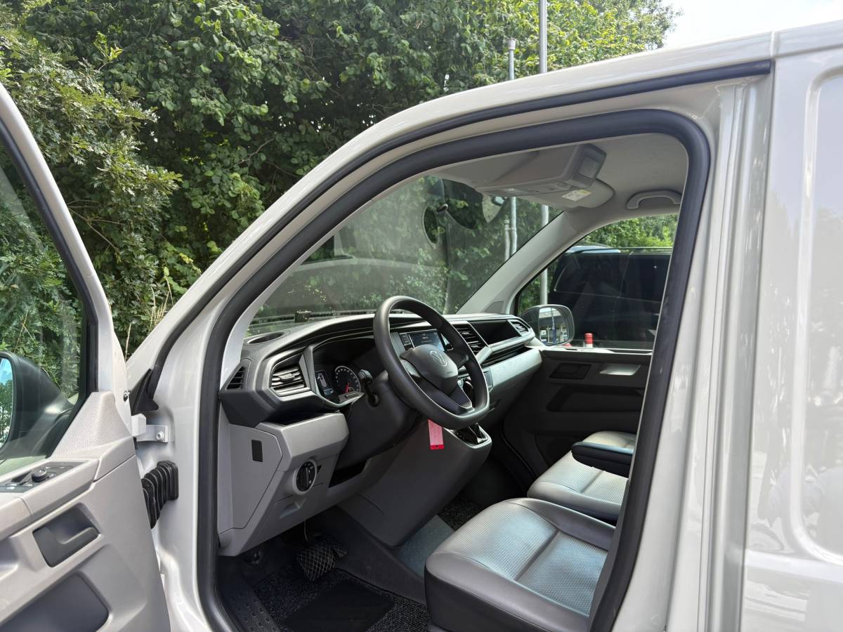 Volkswagen Transporter Volkswagen TRANSPORTER 2.0 TDI L2H1 150PK!|DSG Automaat|cruise control|airco|achteruitrijcamera|apple carplay|drie zitplaatsen