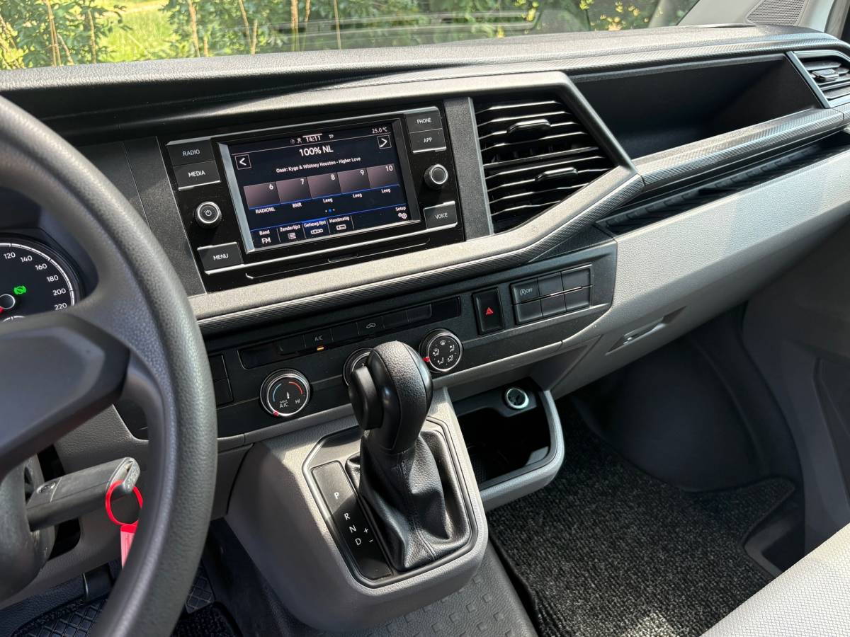 Volkswagen Transporter Volkswagen TRANSPORTER 2.0 TDI L2H1 150PK!|DSG Automaat|cruise control|airco|achteruitrijcamera|apple carplay|drie zitplaatsen
