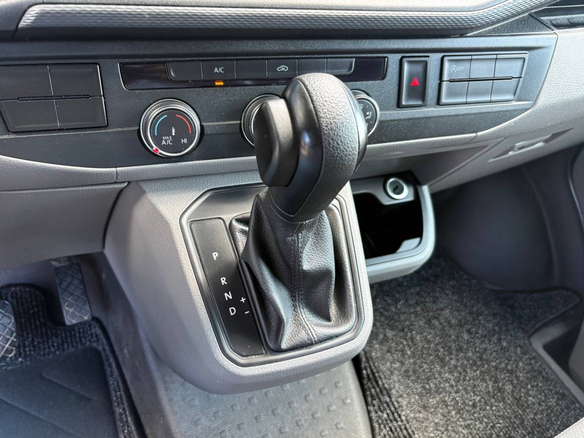 Volkswagen Transporter Volkswagen TRANSPORTER 2.0 TDI L2H1 150PK!|DSG Automaat|cruise control|airco|achteruitrijcamera|apple carplay|drie zitplaatsen