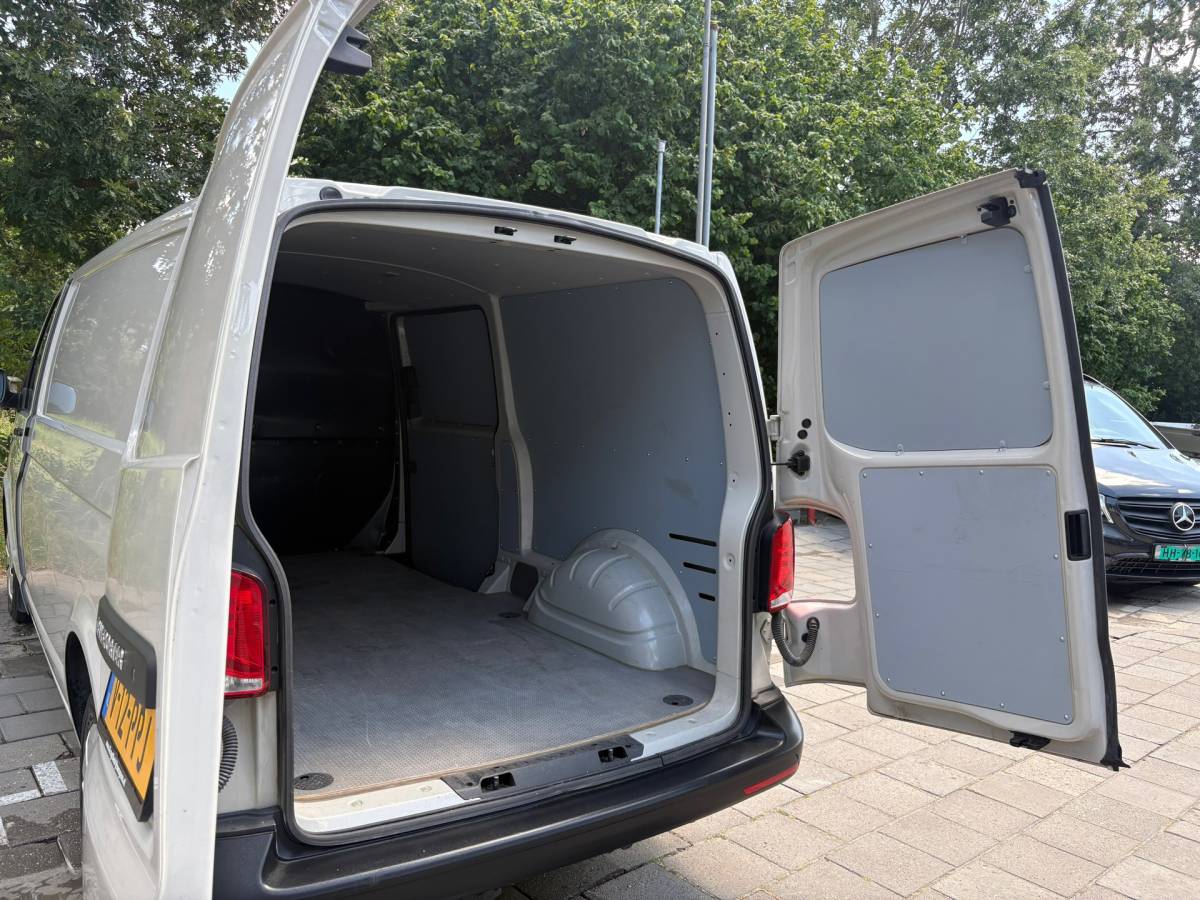 Volkswagen Transporter Volkswagen TRANSPORTER 2.0 TDI L2H1 150PK!|DSG Automaat|cruise control|airco|achteruitrijcamera|apple carplay|drie zitplaatsen