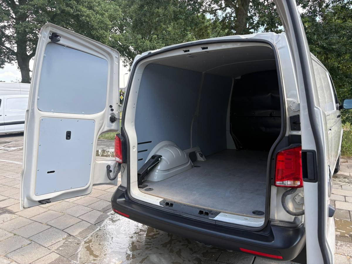 Volkswagen Transporter Volkswagen TRANSPORTER 2.0 TDI L2H1 150PK!|DSG Automaat|cruise control|airco|achteruitrijcamera|apple carplay|drie zitplaatsen