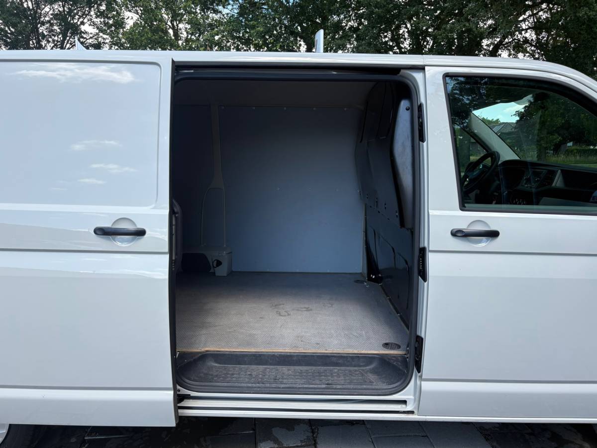 Volkswagen Transporter Volkswagen TRANSPORTER 2.0 TDI L2H1 150PK!|DSG Automaat|cruise control|airco|achteruitrijcamera|apple carplay|drie zitplaatsen