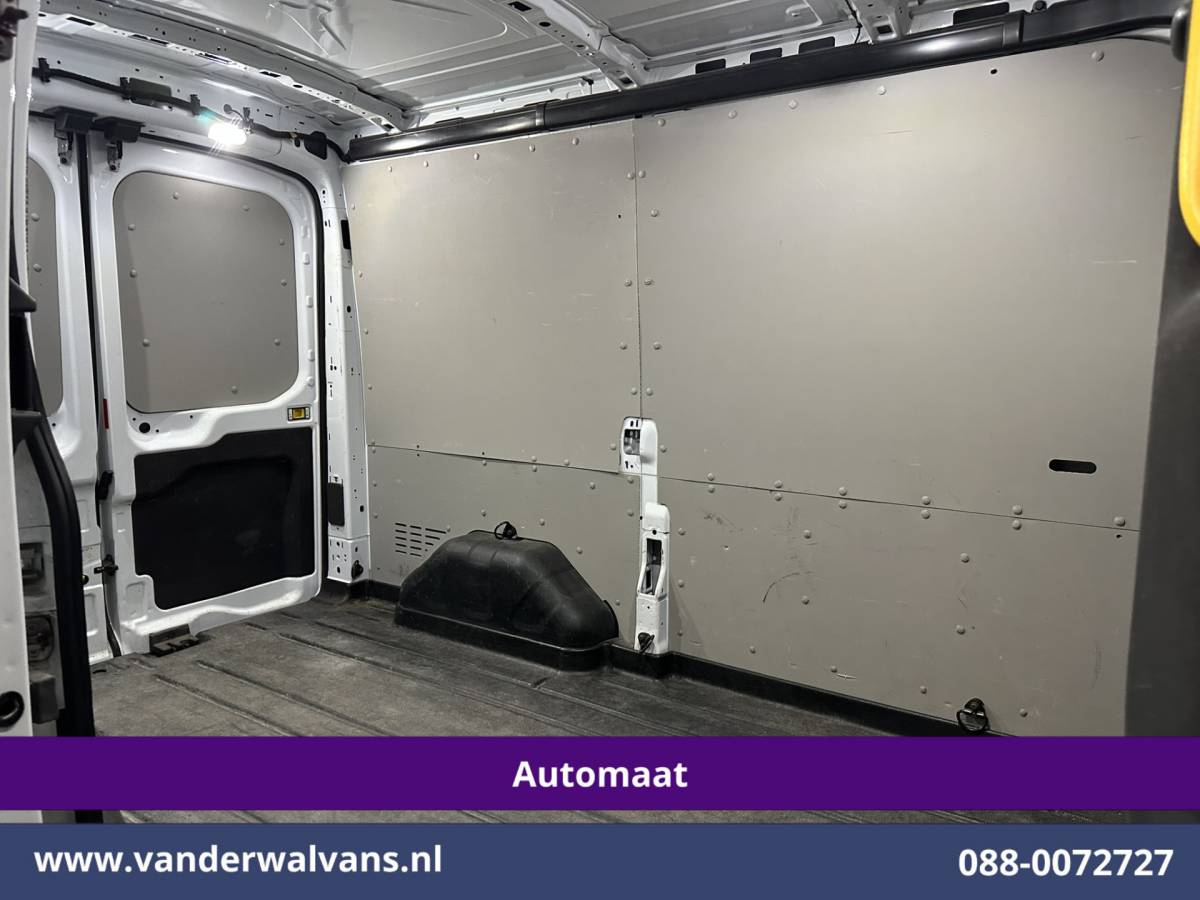 Ford Transit Ford Transit 2.0 TDCI 130pk Automaat L2H2 Euro6 Airco | Camera | Navigatie | Apple Carplay | Cruisecontrol Android Auto, Verwarmde voorruit, Parkeersensoren, Bijrijdersbank
