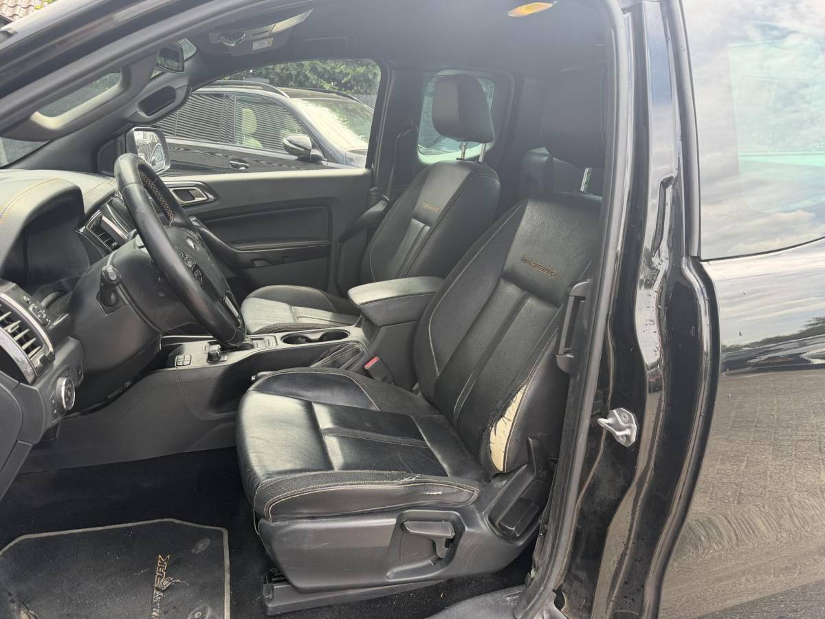 Ford Ranger Ford Ranger 2.0 EcoBlue Wildtrak Supercab | Trekhaak | Camera | Navigatie | DAB | Stoelverwarming | Lederen Bekleding |