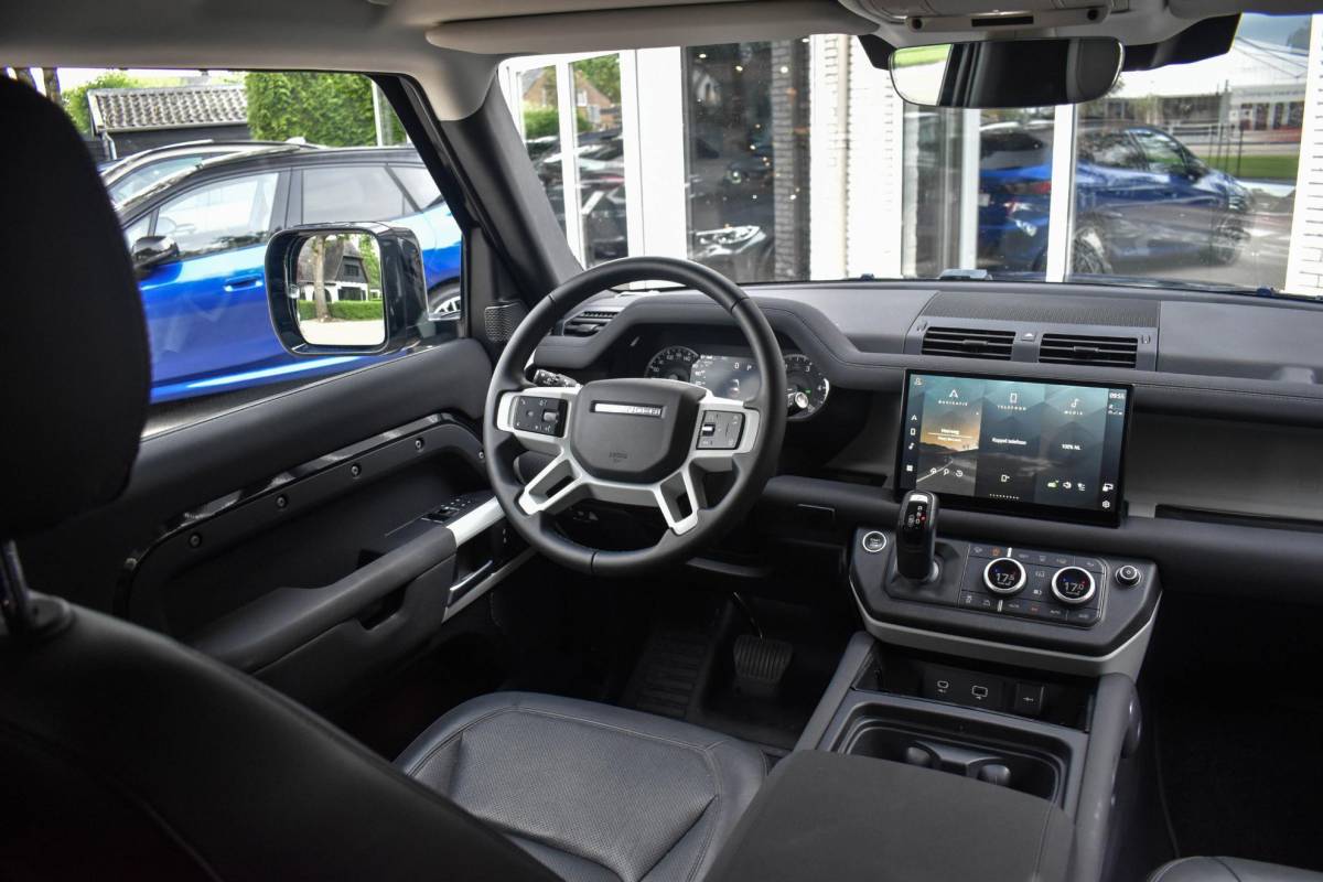 Land Rover Defender Land Rover Defender 3.0 D200 90 MHEV SE 90 Trekhaak Meridian Sound Leder