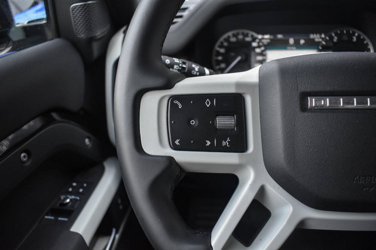 Land Rover Defender Land Rover Defender 3.0 D200 90 MHEV SE 90 Trekhaak Meridian Sound Leder