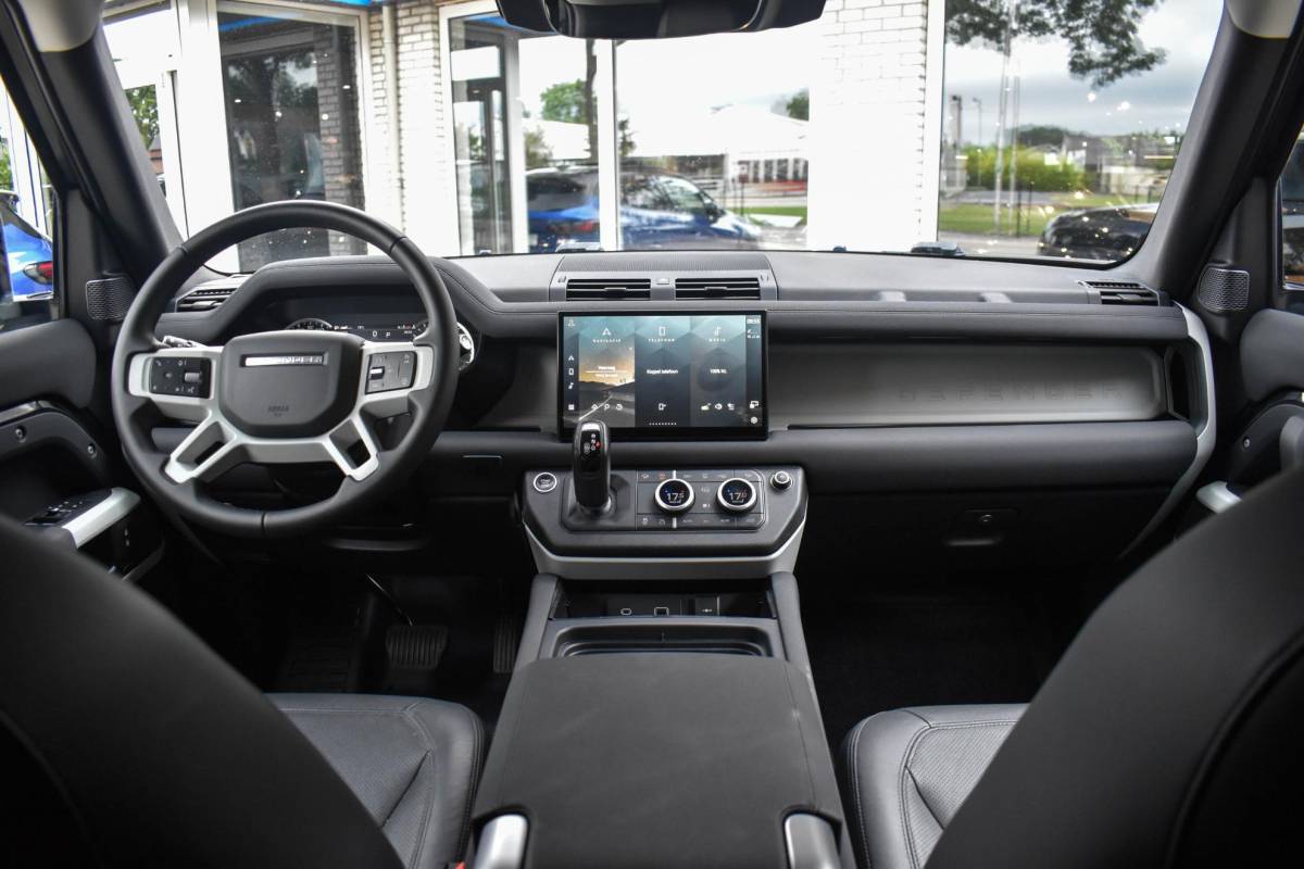 Land Rover Defender Land Rover Defender 3.0 D200 90 MHEV SE 90 Trekhaak Meridian Sound Leder