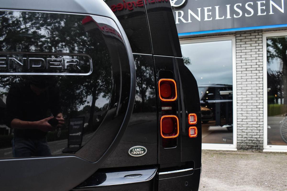 Land Rover Defender Land Rover Defender 3.0 D200 90 MHEV SE 90 Trekhaak Meridian Sound Leder