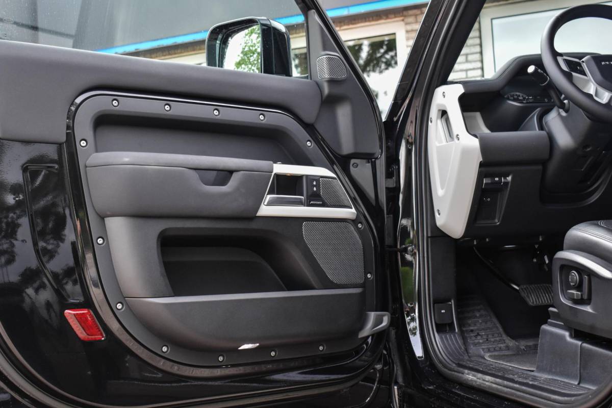 Land Rover Defender Land Rover Defender 3.0 D200 90 MHEV SE 90 Trekhaak Meridian Sound Leder