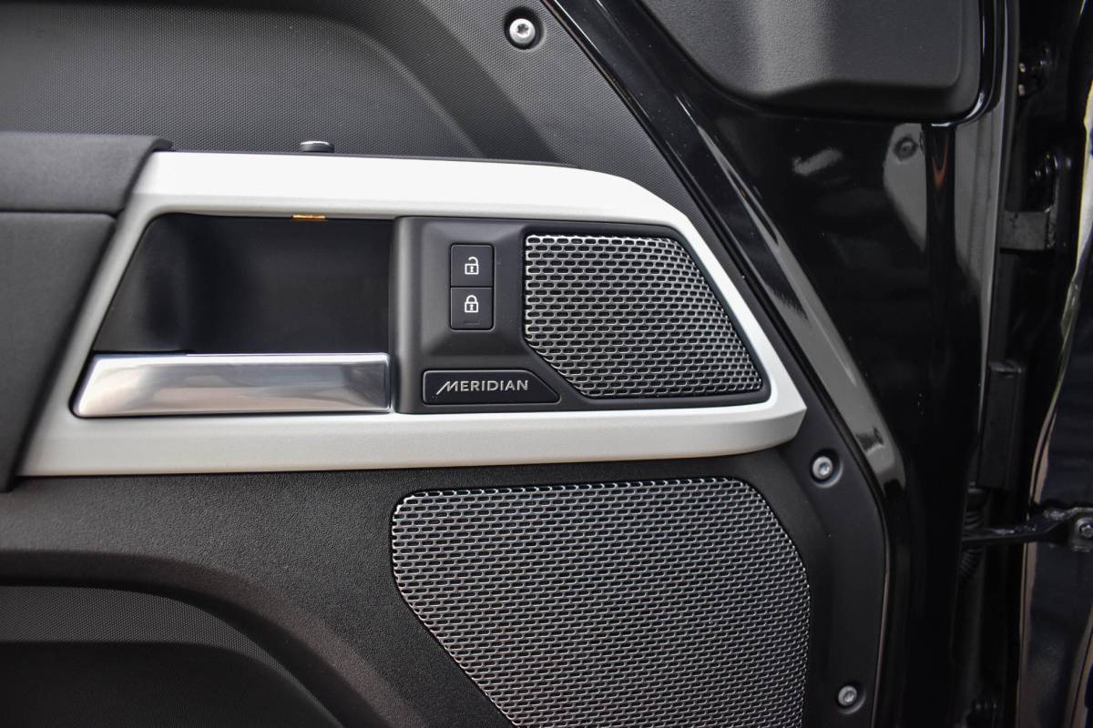 Land Rover Defender Land Rover Defender 3.0 D200 90 MHEV SE 90 Trekhaak Meridian Sound Leder