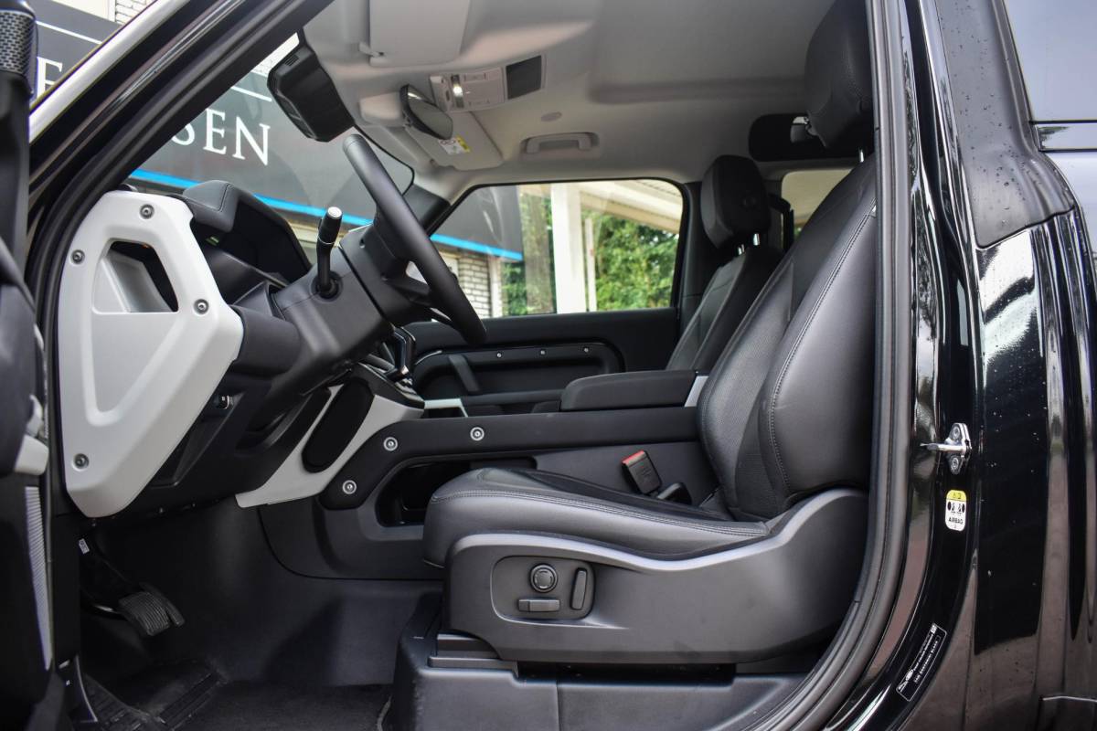 Land Rover Defender Land Rover Defender 3.0 D200 90 MHEV SE 90 Trekhaak Meridian Sound Leder