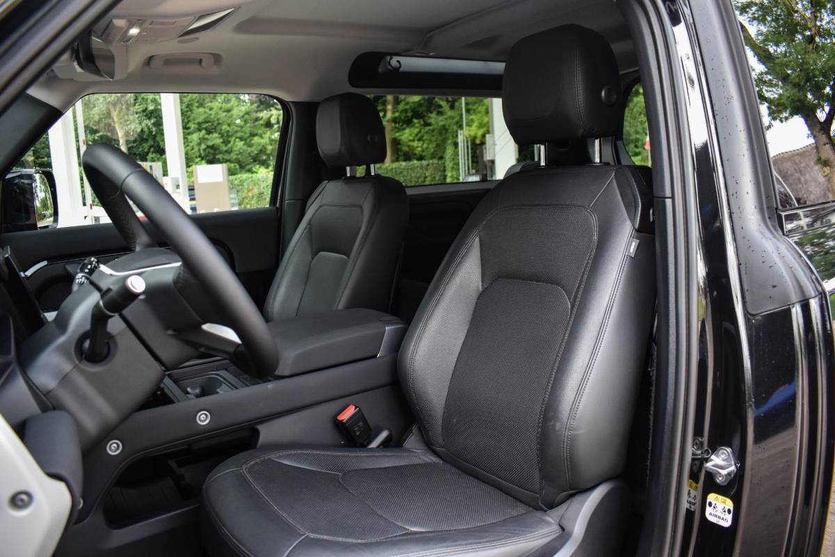 Land Rover Defender Land Rover Defender 3.0 D200 90 MHEV SE 90 Trekhaak Meridian Sound Leder