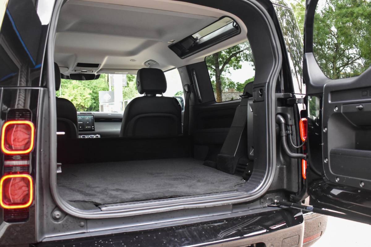 Land Rover Defender Land Rover Defender 3.0 D200 90 MHEV SE 90 Trekhaak Meridian Sound Leder