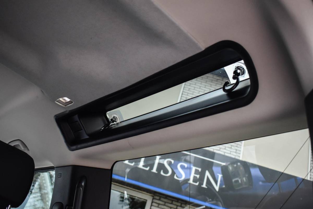 Land Rover Defender Land Rover Defender 3.0 D200 90 MHEV SE 90 Trekhaak Meridian Sound Leder