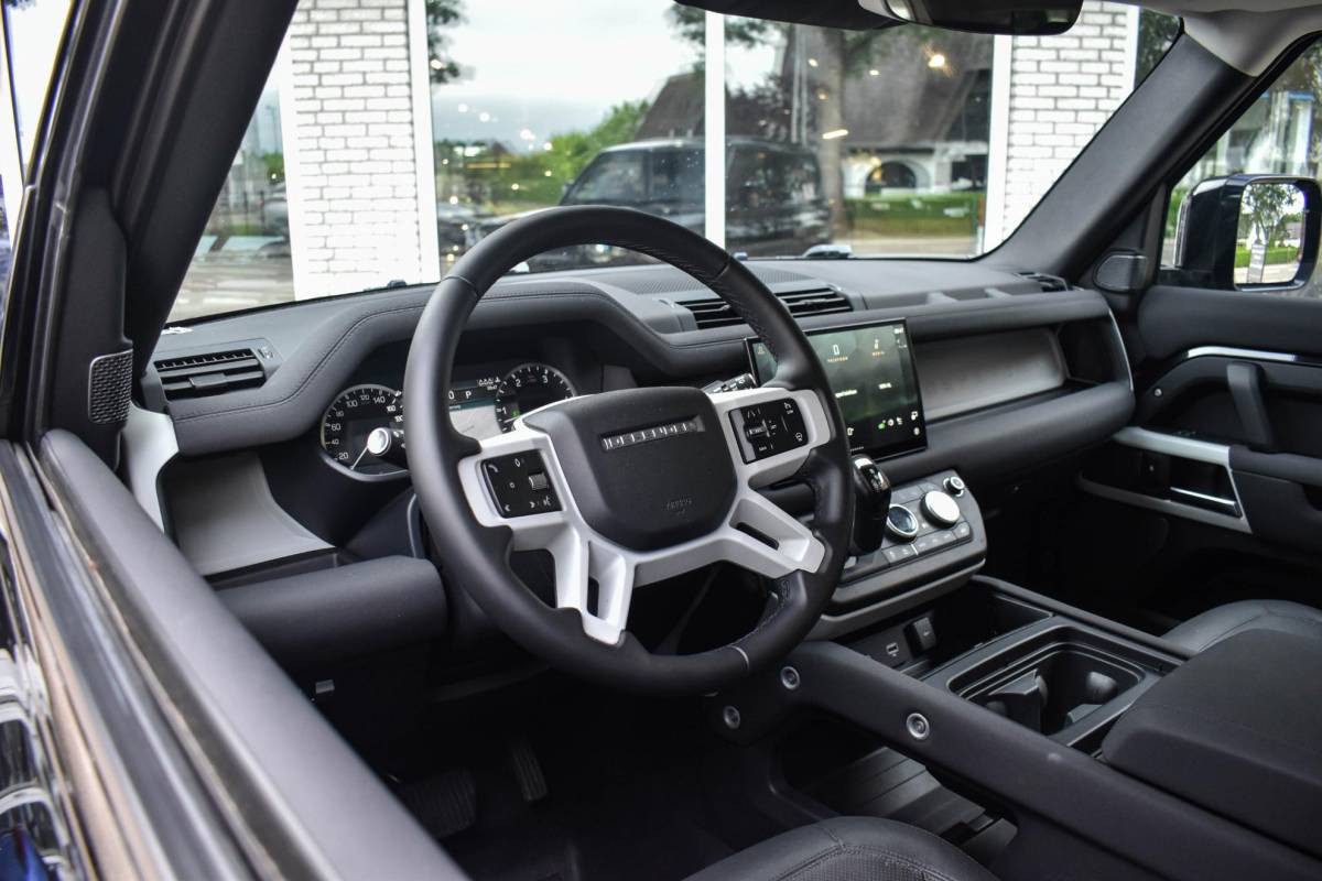 Land Rover Defender Land Rover Defender 3.0 D200 90 MHEV SE 90 Trekhaak Meridian Sound Leder
