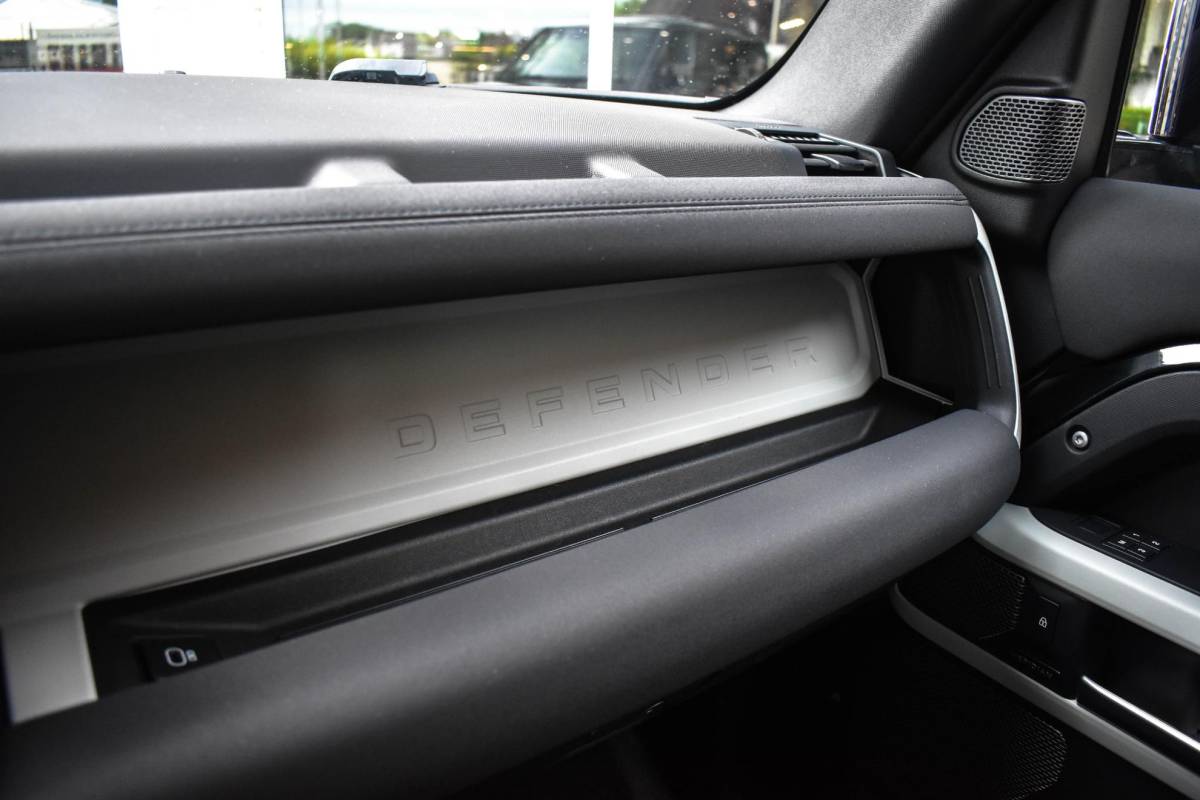 Land Rover Defender Land Rover Defender 3.0 D200 90 MHEV SE 90 Trekhaak Meridian Sound Leder