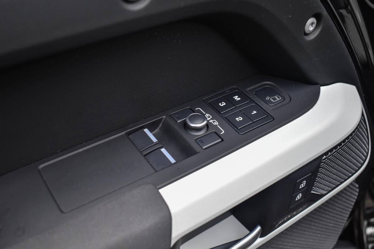 Land Rover Defender Land Rover Defender 3.0 D200 90 MHEV SE 90 Trekhaak Meridian Sound Leder