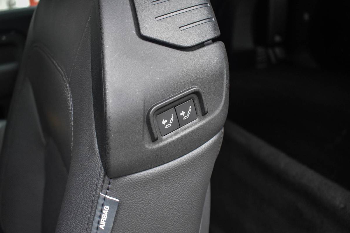 Land Rover Defender Land Rover Defender 3.0 D200 90 MHEV SE 90 Trekhaak Meridian Sound Leder