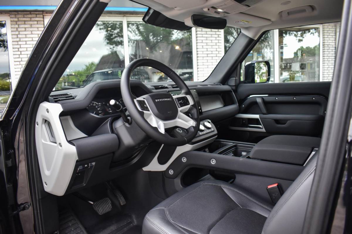 Land Rover Defender Land Rover Defender 3.0 D200 90 MHEV SE 90 Trekhaak Meridian Sound Leder
