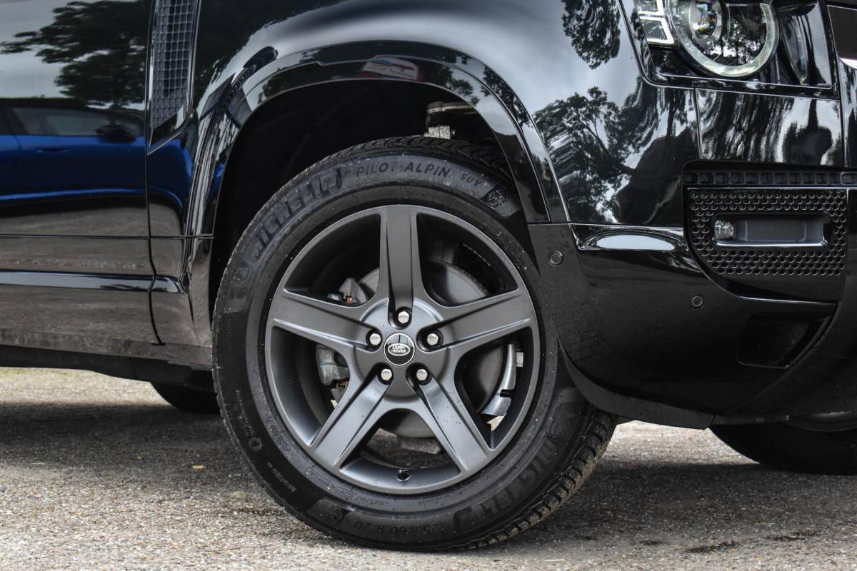 Land Rover Defender Land Rover Defender 3.0 D200 90 MHEV SE 90 Trekhaak Meridian Sound Leder