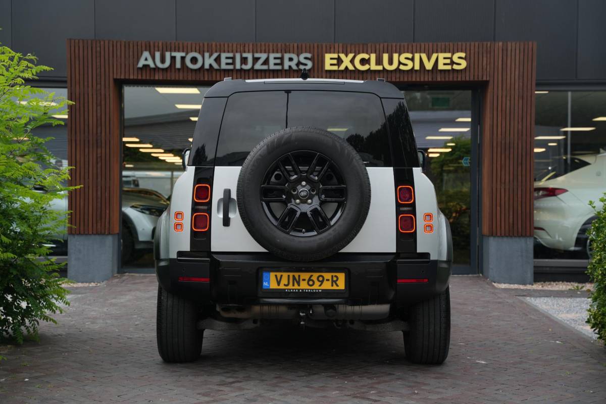 Land Rover Defender Land Rover Defender 2.0 D240 110 HSE Pano Grijs kenteken Perfect onderhouden