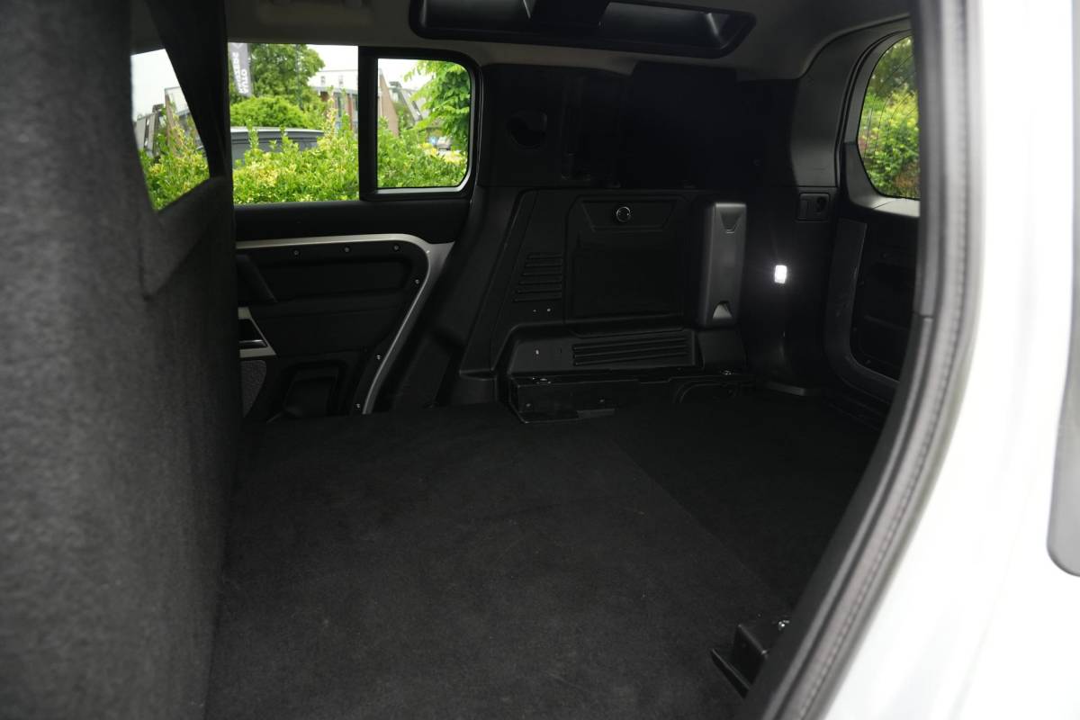 Land Rover Defender Land Rover Defender 2.0 D240 110 HSE Pano Grijs kenteken Perfect onderhouden